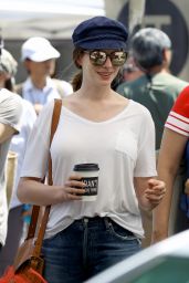 Anne Hathaway Street Style - Los Angeles, July 2016