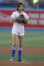 Aubrey Plaza - Throwing Out the First Pitch at the LA Dodgers Baseball Game 7/1/2016