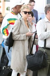 Charlotte McKinney Travel Outfit - Pearson International Airport in Toronto 7/11/2016 