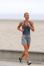 Claire Danes Jogging in Santa Monica, 07/06/2016 