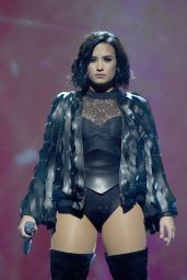 Demi Lovato - Performing at KFC YUM! Center in Louisville 7/29/2016 