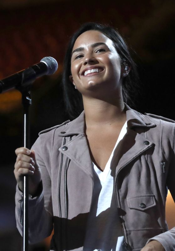 Demi Lovato - Rehearsing for Democratic National Convention Performance at Well Fargo Center in Philadelphia 07/25/2016