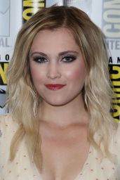 Eliza Taylor - ‘The 100’ Press Line at Comic-Con International in San Diego 7/22/2016