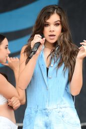 Hailee Steinfeld - Performing at Road to Rio in Venice Beach 7/23/2016