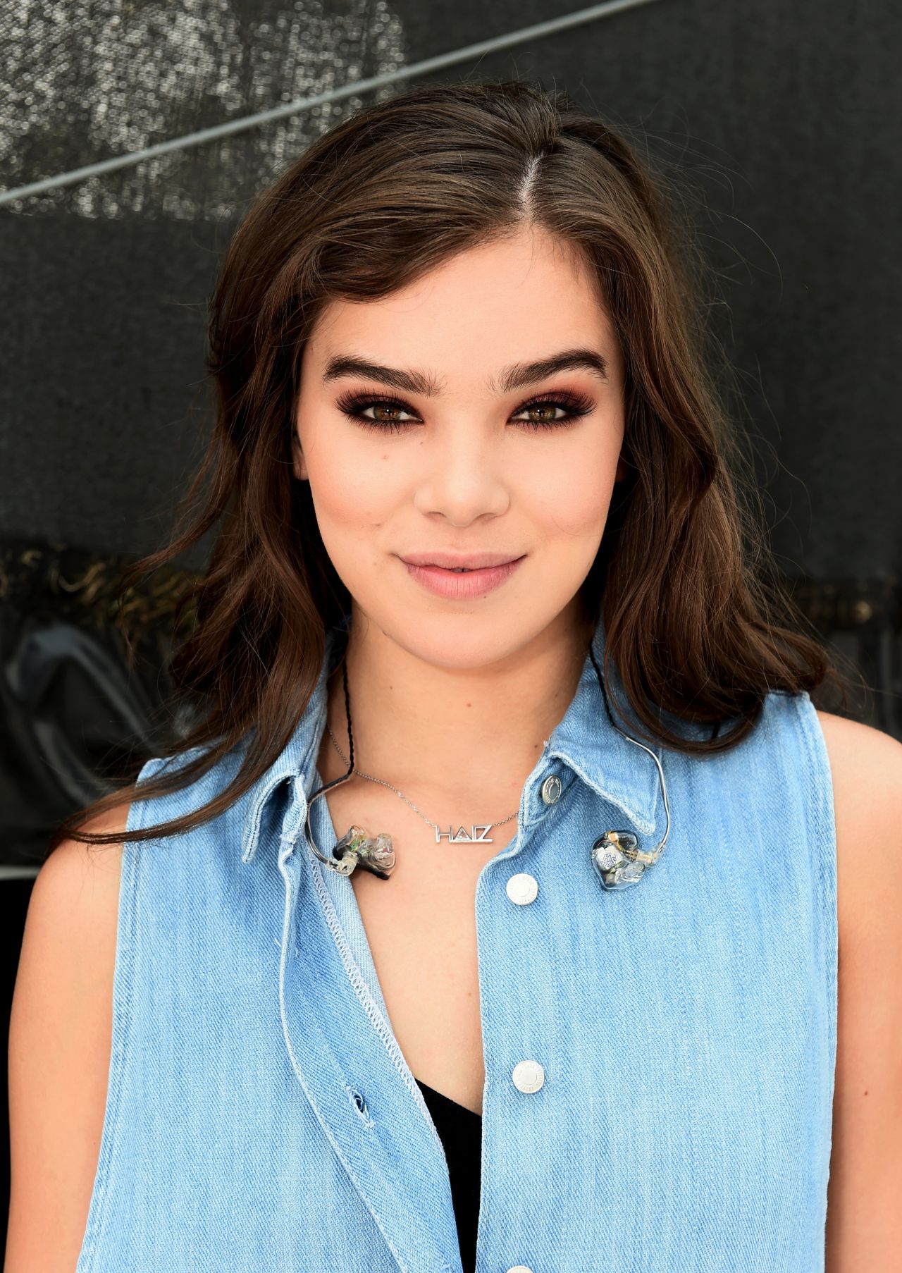 Hailee Steinfeld - Performing at Road to Rio in Venice Beach 7\/23\/2016