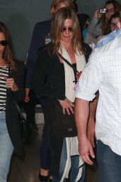 Jennifer Aniston Travel Outfit - LAX Airport i 7/25/2016 