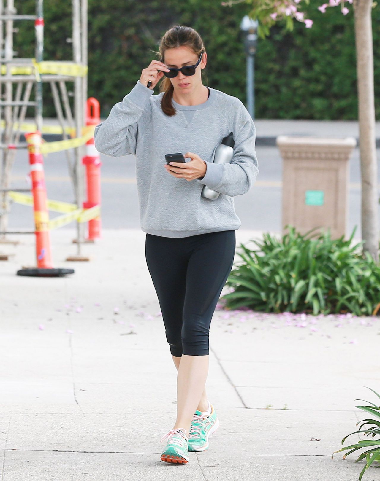 Jennifer Garner in Black Leggings - Out in Beverly Hills, 7/9/2016 ...