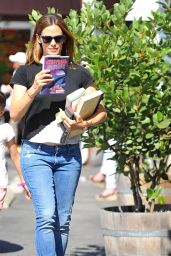 Jennifer Garner - Leaving a Bookstore in Brentwood, July 2016
