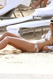 Jessica Alba Hot in Bikini - Beach in Hawaii, 7/18/2016
