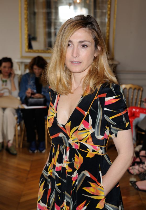 Julie Gayet - Boucheron Fashion Haute-Couture F/W 2016/2017 in Paris 7/4/2016