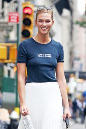 Karlie Kloss Casual Chic Outfit - New York City, 07/07/2016 