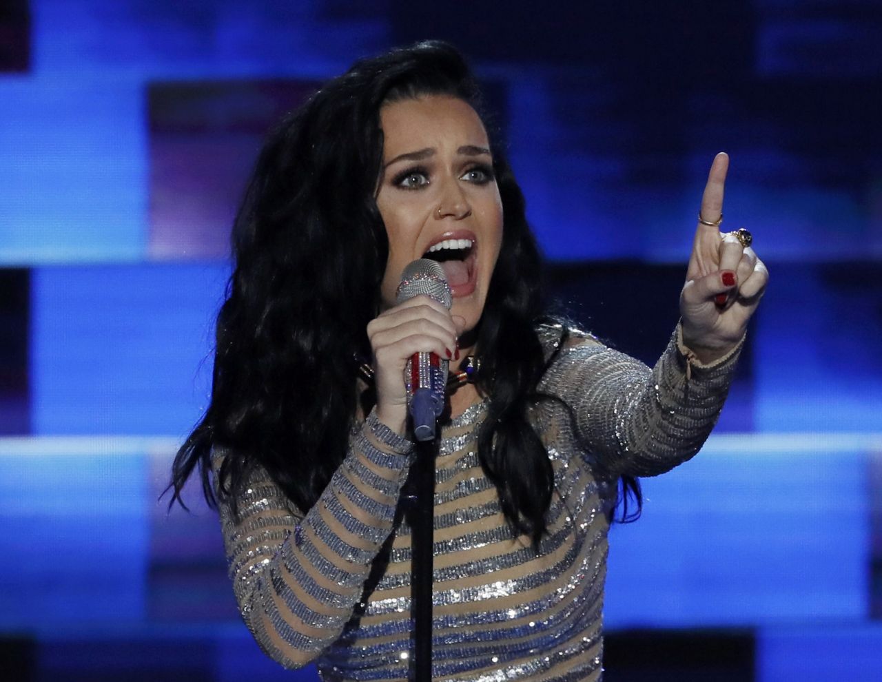 Katy Perry Performs at Democratic National Convention at Wells Fargo ...