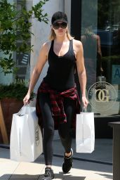 Khloe Kardashian - Shopping at William and Sonoma in Calabasas 07/24/20106