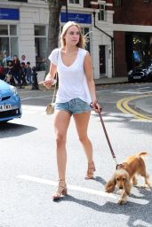 Kimberley Garner - Walking Her Dog in London 7/25/2016 