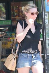 Kirsten Dunst Leggy in Jeans Shorts - 7 Eleven in Los Angeles 7/20/2016