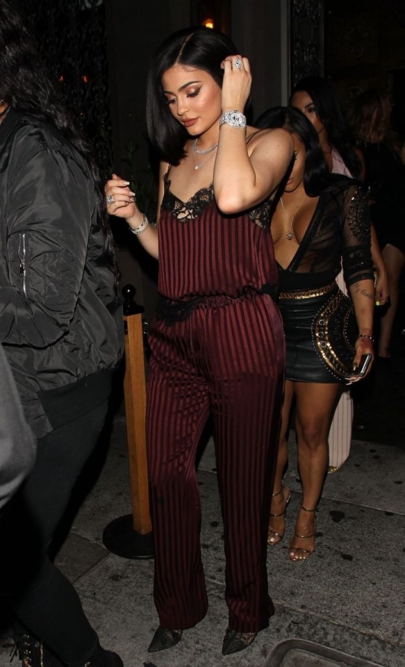 Kylie Jenner Night Out Style Dines Out At The Nice Guy 7152016 • Celebmafia 