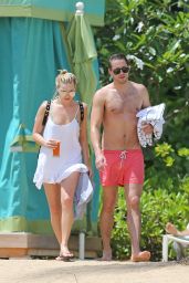 Margot Robbie Hot in Bikini - Beach in Hawaii July 14th, 2016