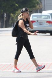 Reese Witherspoon in Leggings - Brentwood, July 16 2016