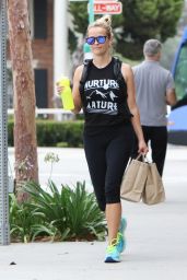 Reese Witherspoon in Leggings - Los Angeles, 07/07/2016 