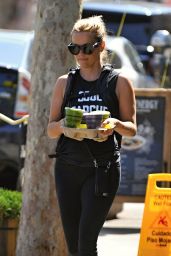 Reese Witherspoon in Leggings - Los Angeles, 07/10/2016 