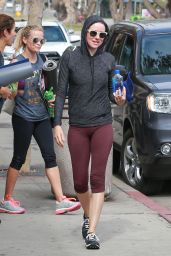 Reese Witherspoon & Naomi Watts  in Leggings - Leaving a Yoga Class in LA 7/12/2016