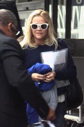 Reese Witherspoon Travel Outfit - Vancouver International Airport, July 2016