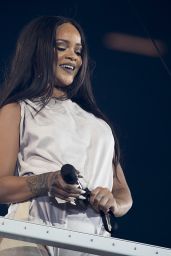 Rihanna Performs at Anti-World Tour in Stockholm, Sweden, July 2016 ...