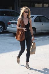 Rosie Huntington-Whiteley Shopping in Malibu, July 2016