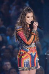  Hailee Steinfeld Performs at MTV Video Music Awards 2016 in NYC