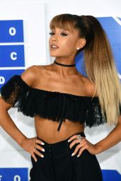 Ariana Grande – MTV Video Music Awards 2016 in New York City 8/28/2016