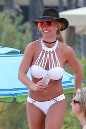 Britney Spears in Bikini - Hawaii 08/05/2016