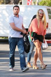 Britney Spears Summer Ideas - Out for Lunch in Westlake 8/1/2016 