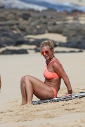 Britney Spears Wearing a Bikini at a Beach in Hawaii 8/6/2016