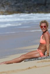 Britney Spears Wearing a Bikini at a Beach in Hawaii 8/6/2016