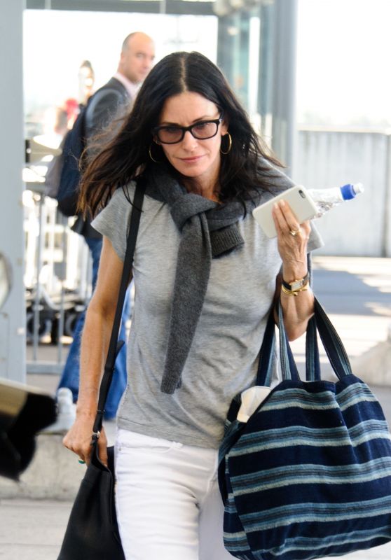 Courteney Cox Travel Outfit - Heathrow Airport in London 08/06/2016