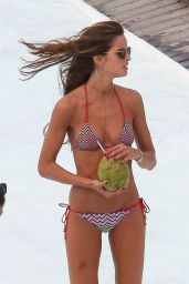 Izabel Goulart Bikini Candids - Rio de Janeiro, August 2016