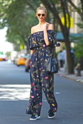Karlie Kloss Summer Stret Style -NYC 8/25/2016 