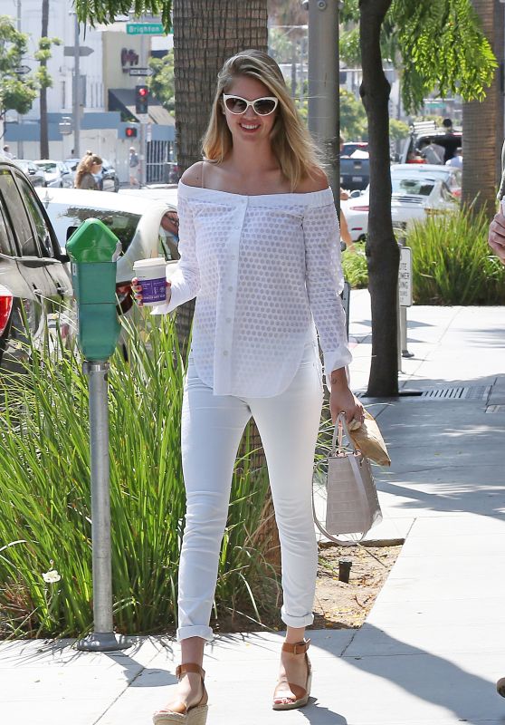 Kate Upton Outfit Ideas - Leaving Coffee Bean & Tea Leaf in Beverly Hills 8/11/2016