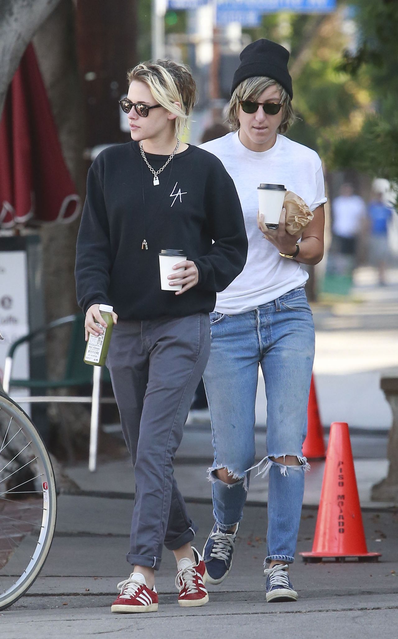 Kristen Stewart With Her Girlfriend in Los Feliz 8/20/2016 • CelebMafia