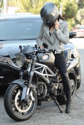 Michelle Rodriguez - Hangs Out Along Abbot Kinney Boulevard in Venice, Ca 8/28/2016