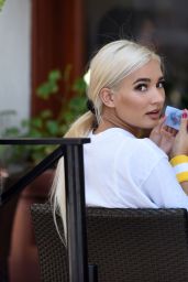 Pia Mia - All Girls Lunch at Il Fornaio in Los Angeles 8/24/2016
