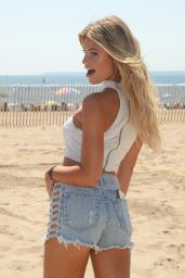 Samantha Hoopes - Sports Illustrated Summer of Swim Fan Festival in Coney Island 8/28/2016