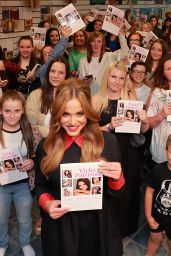 Vicky Pattison - Book Launch at WH Smith in Glasgow 8/1/2016