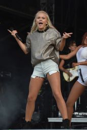 Zara Larsson Performs at V Festival at Hylands Park in Chelmsford, England 8/21/2016
