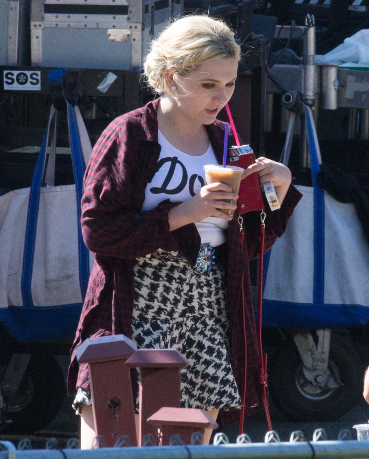 Abigail Breslin - On the Set of 'Scream Queens' in Los Angeles 9/1/2016 ...