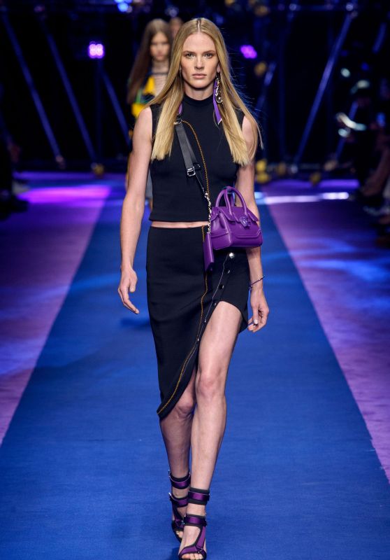 Anne Vyalitsyna - Versace S/S 2017 Show in Milan, September 2016