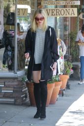 Elle Fanning Urban Outfit - Los Angeles 9/8/2016