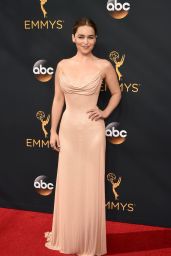 Emilia Clarke – 68th Annual Emmy Awards in Los Angeles 09/18/2016