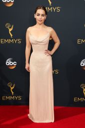 Emilia Clarke – 68th Annual Emmy Awards in Los Angeles 09/18/2016