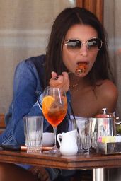 Emily Ratajkowski Casual Style - Out for Lunch In New York City 09/13/2016